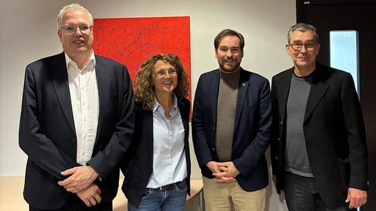 Gruppenbild. Es stehen nebeneinander von links nach rechts: Dr. Albrecht Schütte, Jutta Dehner, Andreas Sturm, Dr. Tobias Böcker